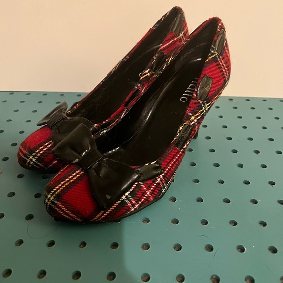 Women’s Heels - Picture 1 of 5